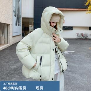 浅绿色连帽泡芙羽绒服女冬季2025年新款可盐可甜保暖90白鹅绒外套