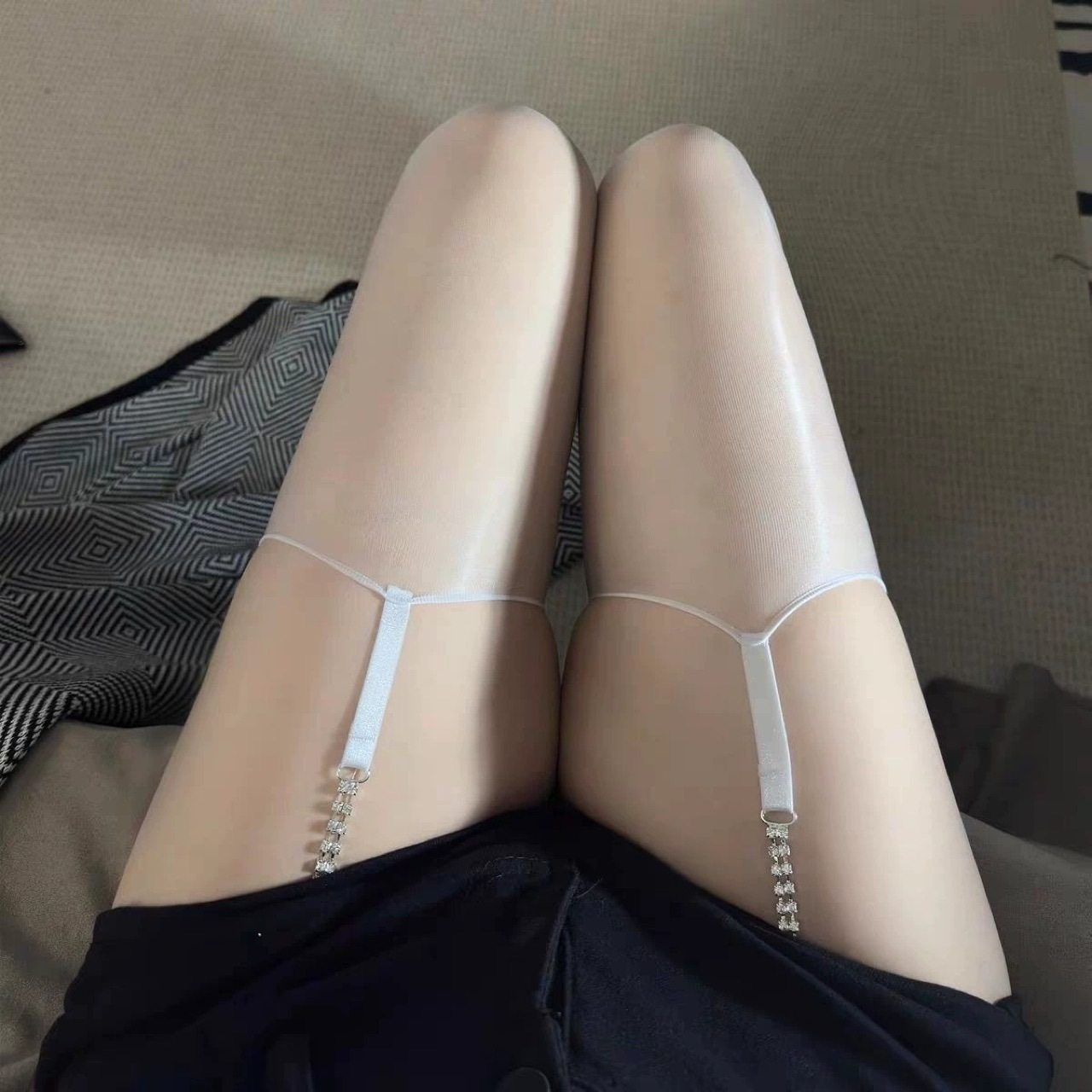 白色钻链丝袜新款极光吊
