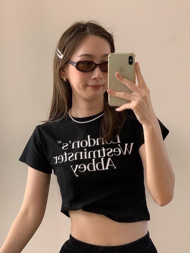 酷毙了小姐黑白两色字母收腰短袖