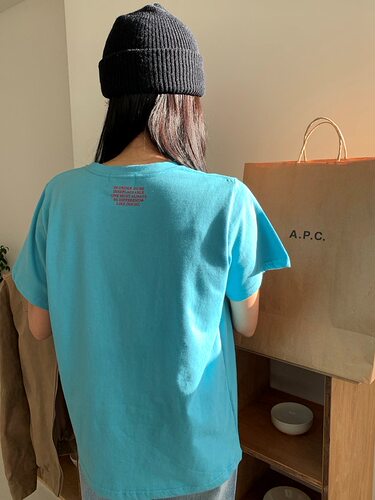 伊芙尼蓝的后背小心机印花T恤