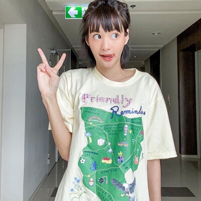 奶黄绿色地图板块加厚夏季T恤