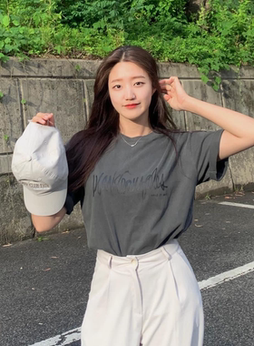 晚睡/简约韩系字母烟灰色显白夏季宽松短袖小众简约情侣T恤女夏新