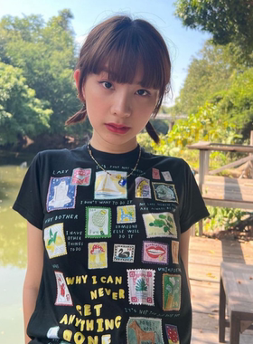 晚睡/涂鸦邮票黑色收腰显瘦T恤女百搭小众设计感蹲款露脐辣妹夏季