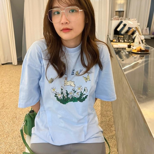 晚睡/小兔花丛中夏季浅蓝色可爱印花短袖百搭甜心纯棉圆领T恤女夏