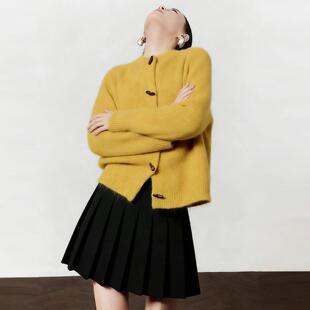 黄色牛角扣圆领针织开衫毛衣外套女款2026新款冬季慵懒高级感穿搭