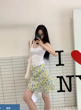 海岛度假旅游拍照白色挂颈背心上衣女夏季波点碎花包臀半身裙套装