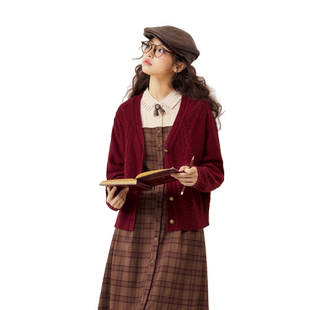 紫涵绞花V领针织开衫女秋季新款复古学院风休闲宽松长袖毛衣外套