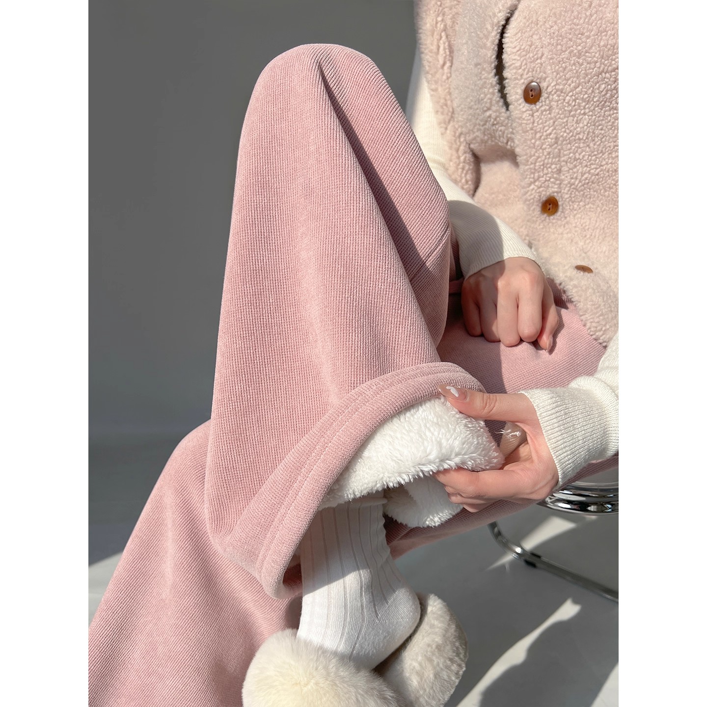 粉色慵懒风灯芯绒加厚裤子女秋冬季2025新款羊羔绒加绒保暖阔腿裤