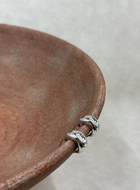 S925 银电镀白金小陨石不规则百搭通勤耳圈 RE001