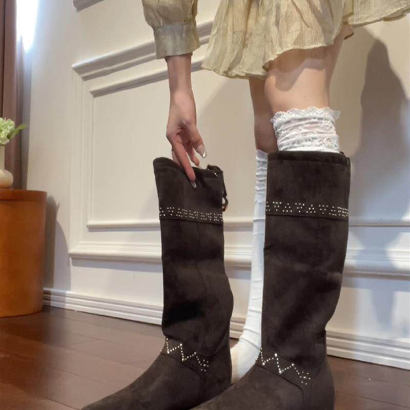 梨小七~设计感内增高绑带西部靴女废土时尚铆钉绒面尖头小众长靴