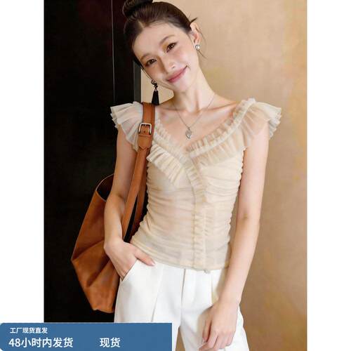 时尚小众设计感网纱荷叶边V领1/4吋套筒扳手袖吊带背心女别致修身