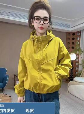 黄色长袖连帽短款冲锋衣外套女秋冬季欧货宽松显瘦双拉链夹克上衣