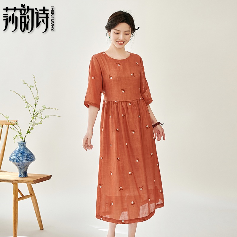 文艺圆领宽松大摆绣花连衣裙女2024夏季气质显瘦刺绣a字棉麻长裙