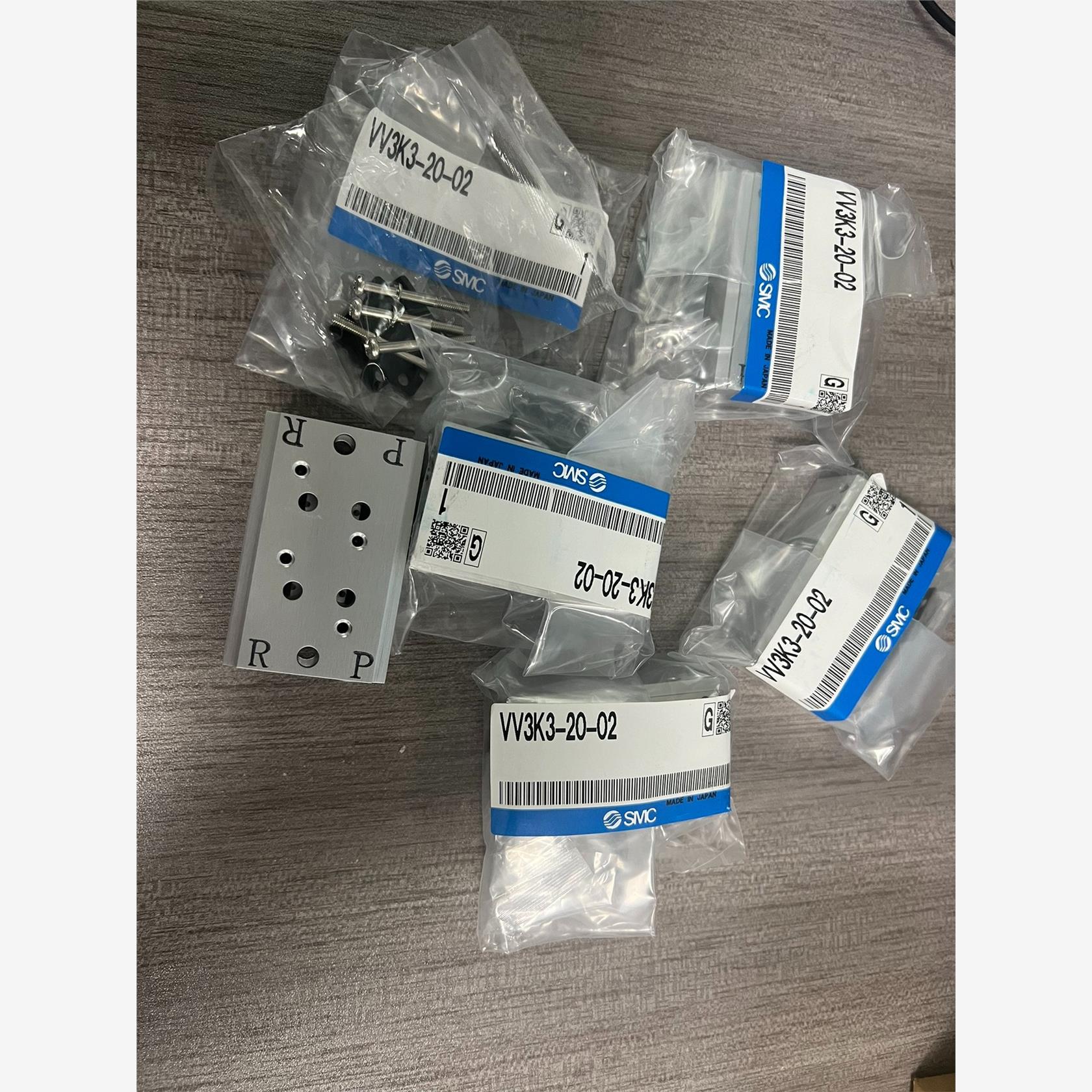 SMC汇流板VV3K3-20-02全新正品库存现货