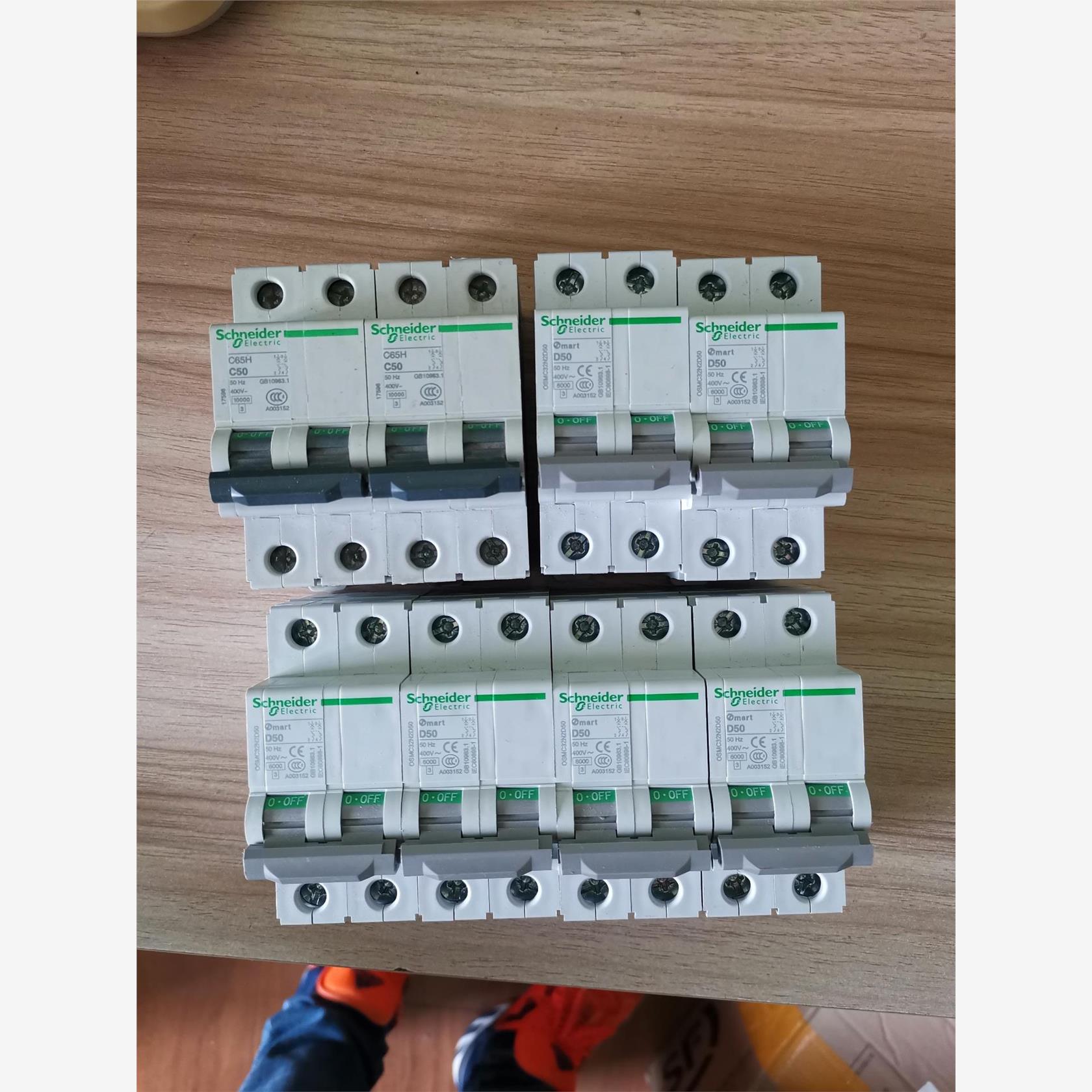 OSMC32N2D50 有6只,C65N 2P C50A