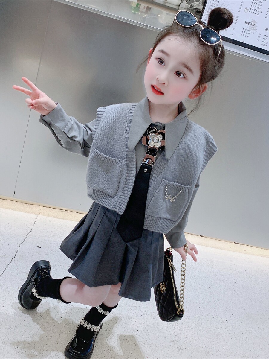 여자 1 아이 3 피스 세트 2024 가을 새로운 스타일 5 여자 니트 가디건 짧은 치마 유행 정장 서양식 봄 가을 의류