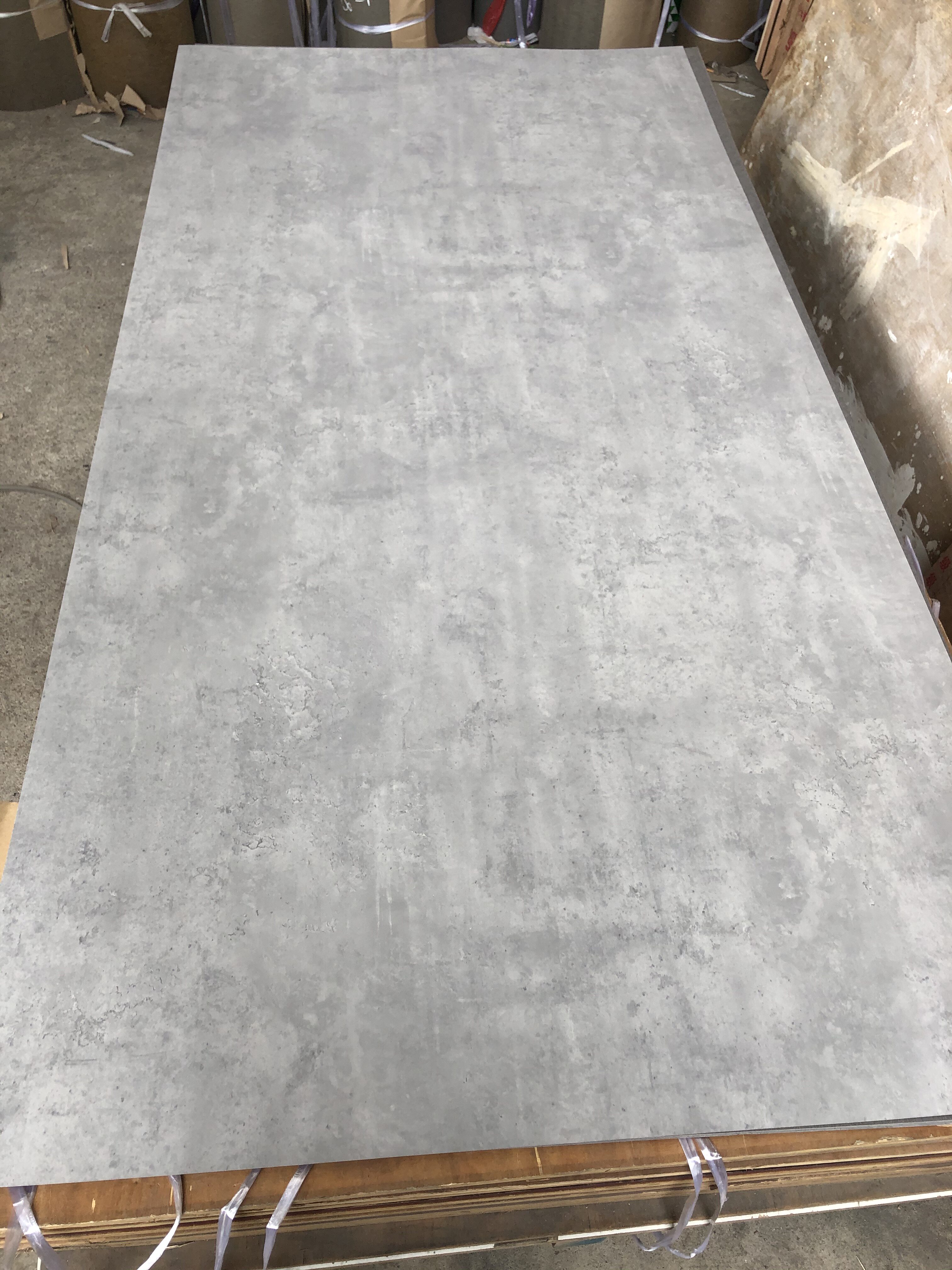 水泥色2023新款艺饰防火板 粉雾面哑光耐火板美耐板饰面板