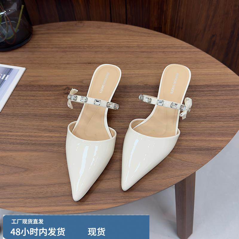 裸色尖头水钻一字带半拖鞋女外穿漆皮细跟蝴蝶结包头凉拖鞋穆勒鞋