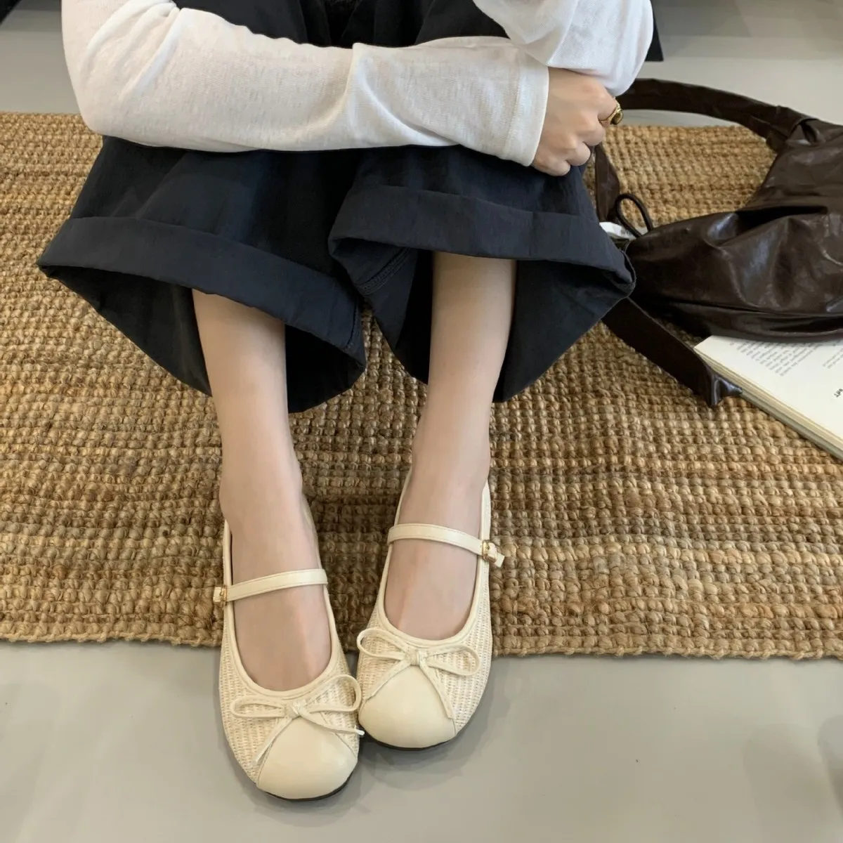 2025秋季新款韩版编织蝴蝶结一字扣带圆头软底内增高单鞋