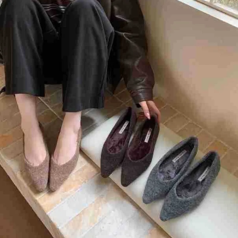 气质尖头平底单鞋女2025新款浅口羊羔毛保暖豆豆鞋