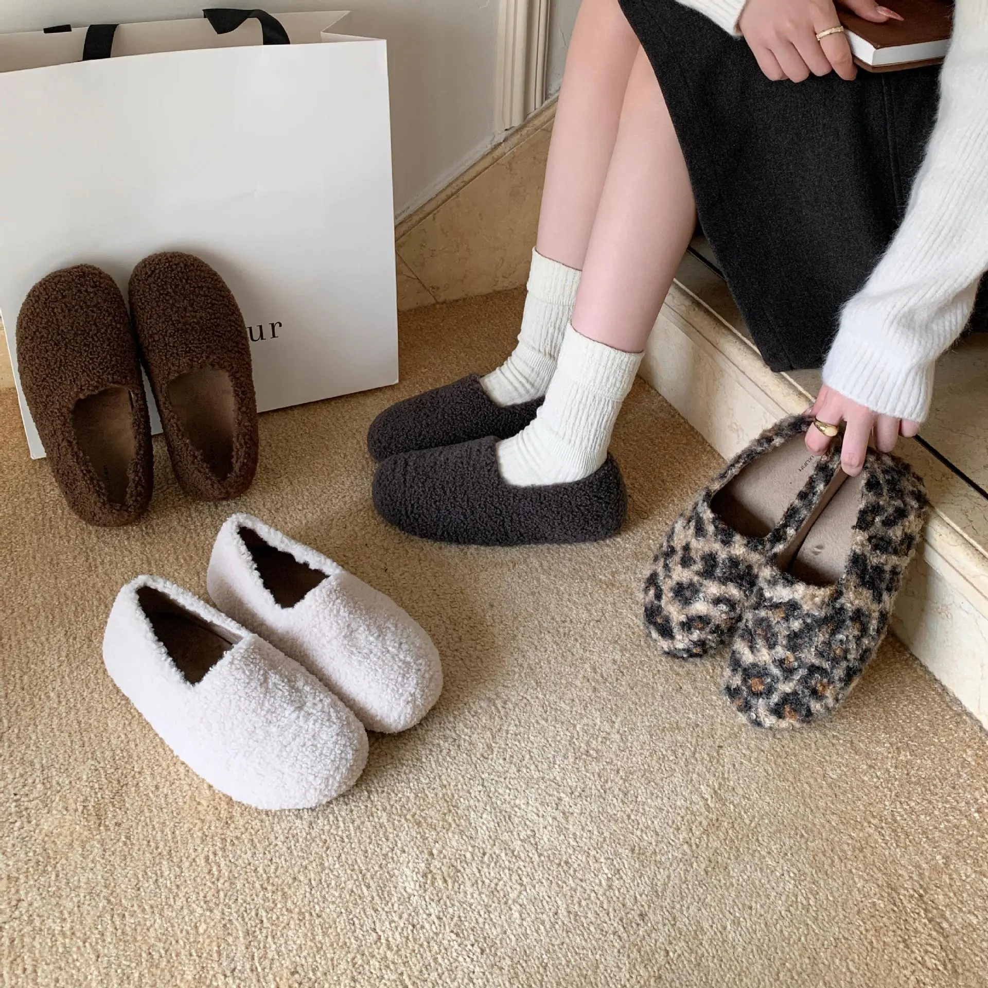 新款加绒毛毛鞋女2025冬平底时装单鞋休闲百搭乐福鞋绒面玛丽珍鞋