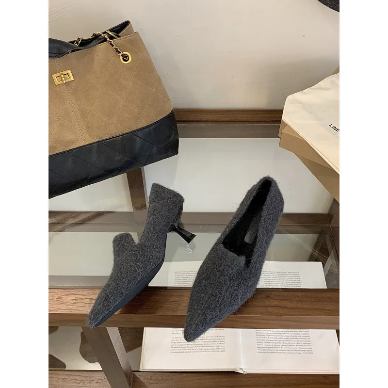2025新款尖头细跟高跟保暖毛绒一脚蹬秋冬时尚百搭时尚高跟鞋