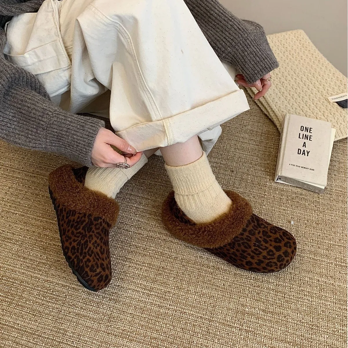 2025新款韩版毛呢厚底内增坡跟包头懒人女外穿保暖豹纹女鞋