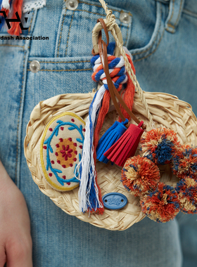 AHA爱侈艾·甜美田园风拉菲草圆球花卉刺绣斜挂迷你蒲扇