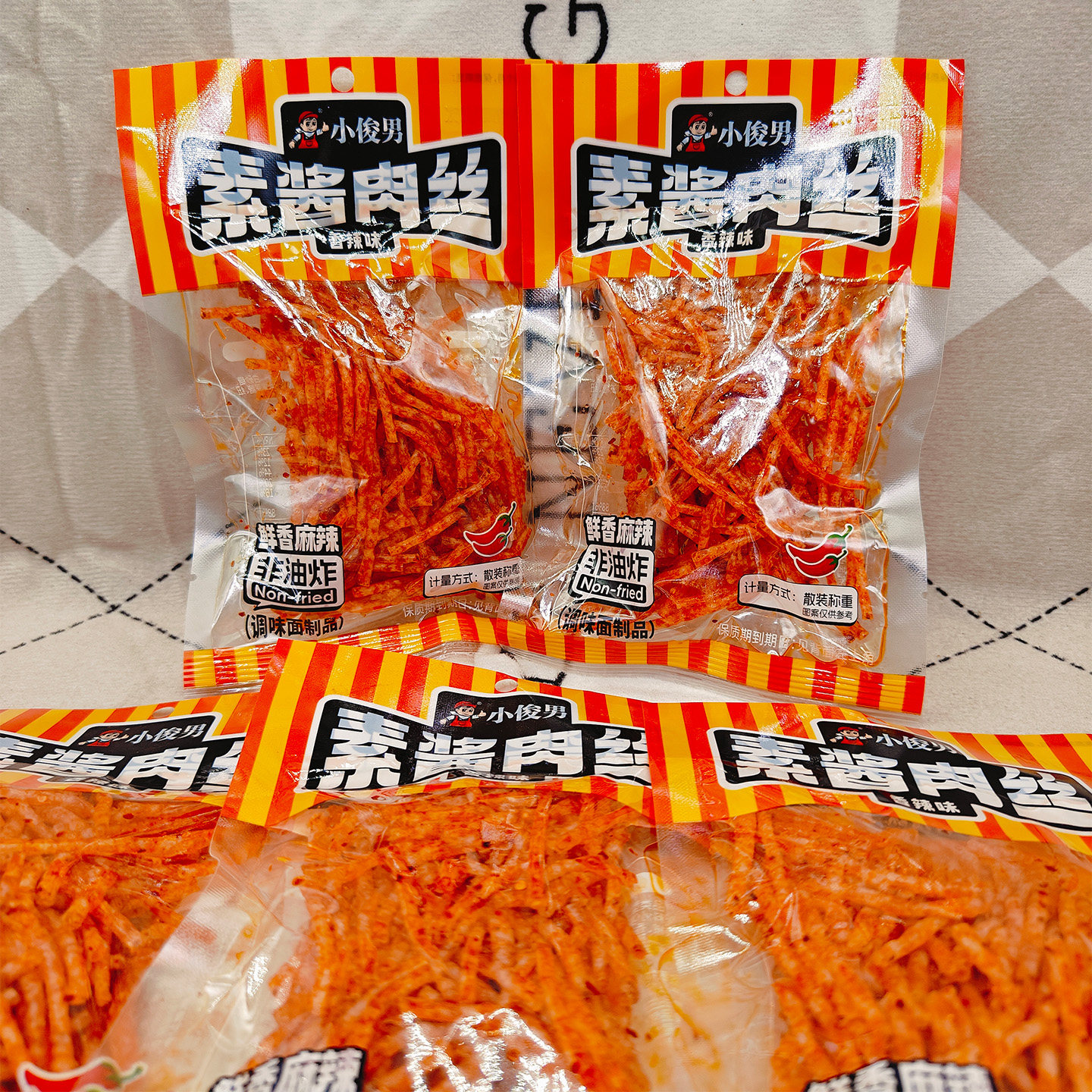 小俊男素酱肉丝香辣味辣丝怀旧