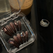 干枯玫瑰 Meil Nail 秋冬显白细狗梯形黑加仑黑紫渐变手工穿戴甲