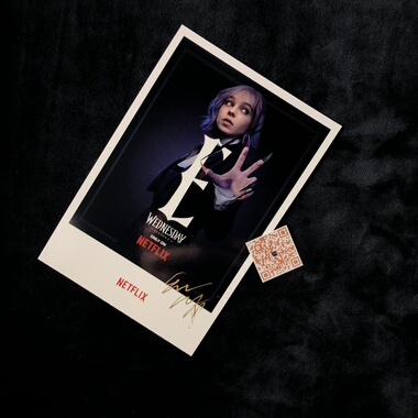 星期三 2 Wednesday 2 艾玛迈尔斯 Emma Myers 亲笔签名照片