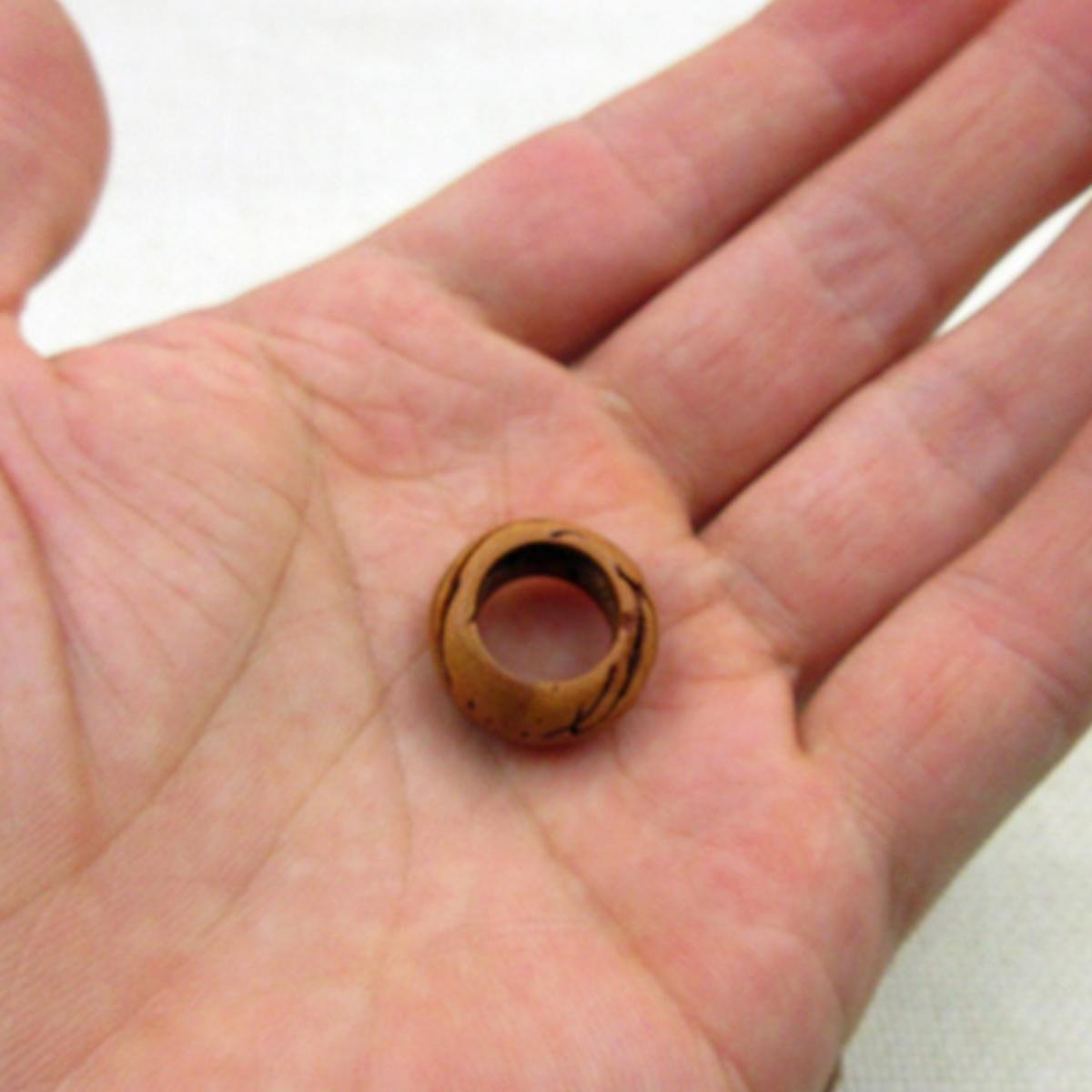 手工雕刻野生桃核跑环文玩桃核