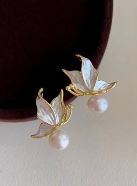 vogueess春季绝美蝴蝶珍珠点缀耳环钉耳夹法式滴釉精致高级感配饰