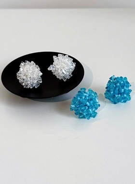 vogueess日杂风清透蓝色串珠耳环钉春夏新款度假感配饰绣球花造型