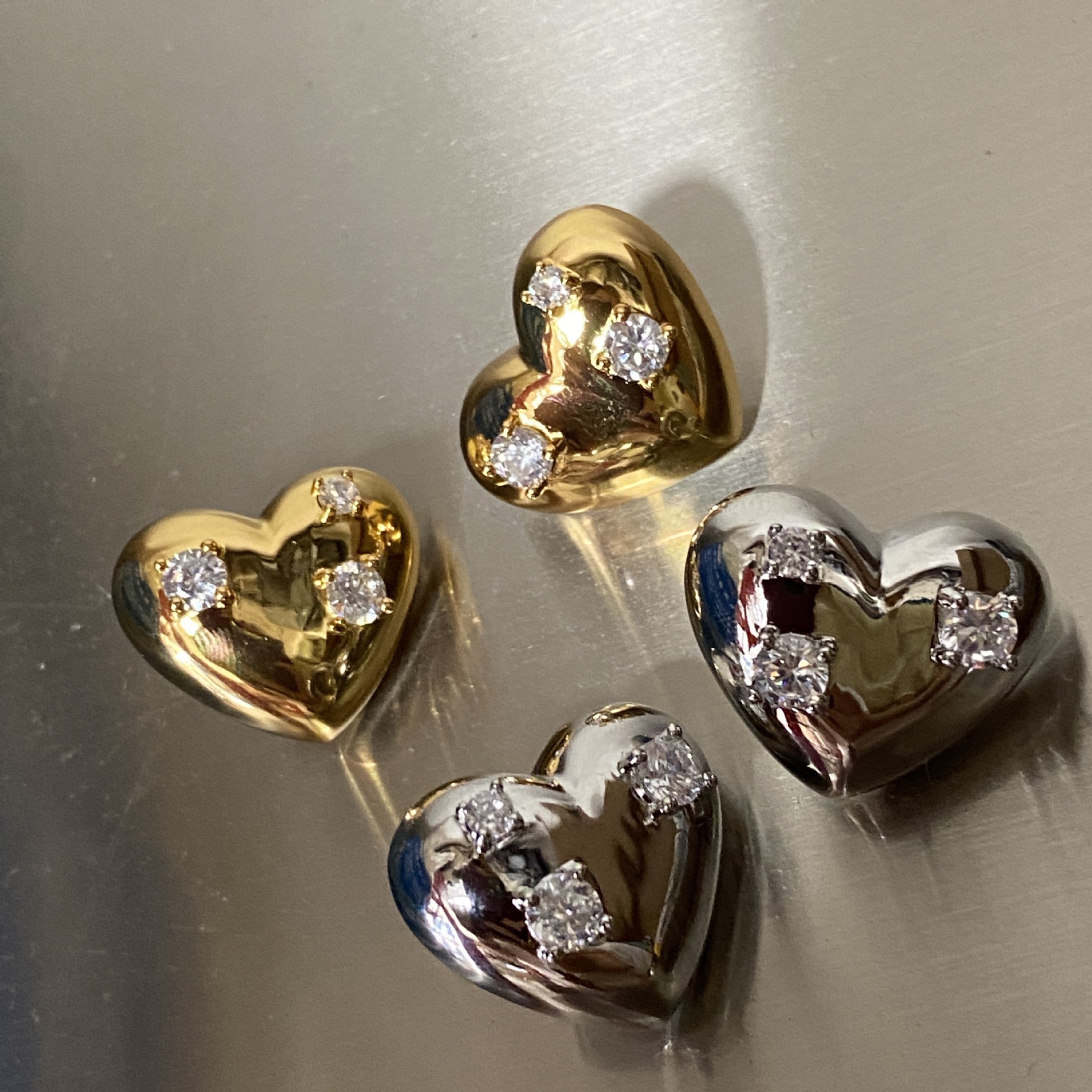 vogueess吾小历同款欧美立体金属爱心镶钻耳钉黄铜镀金耳环时髦