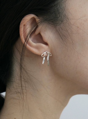 vogueess小众立体设计感迷你小号系带蝴蝶结耳钉耳环金属折叠冷淡