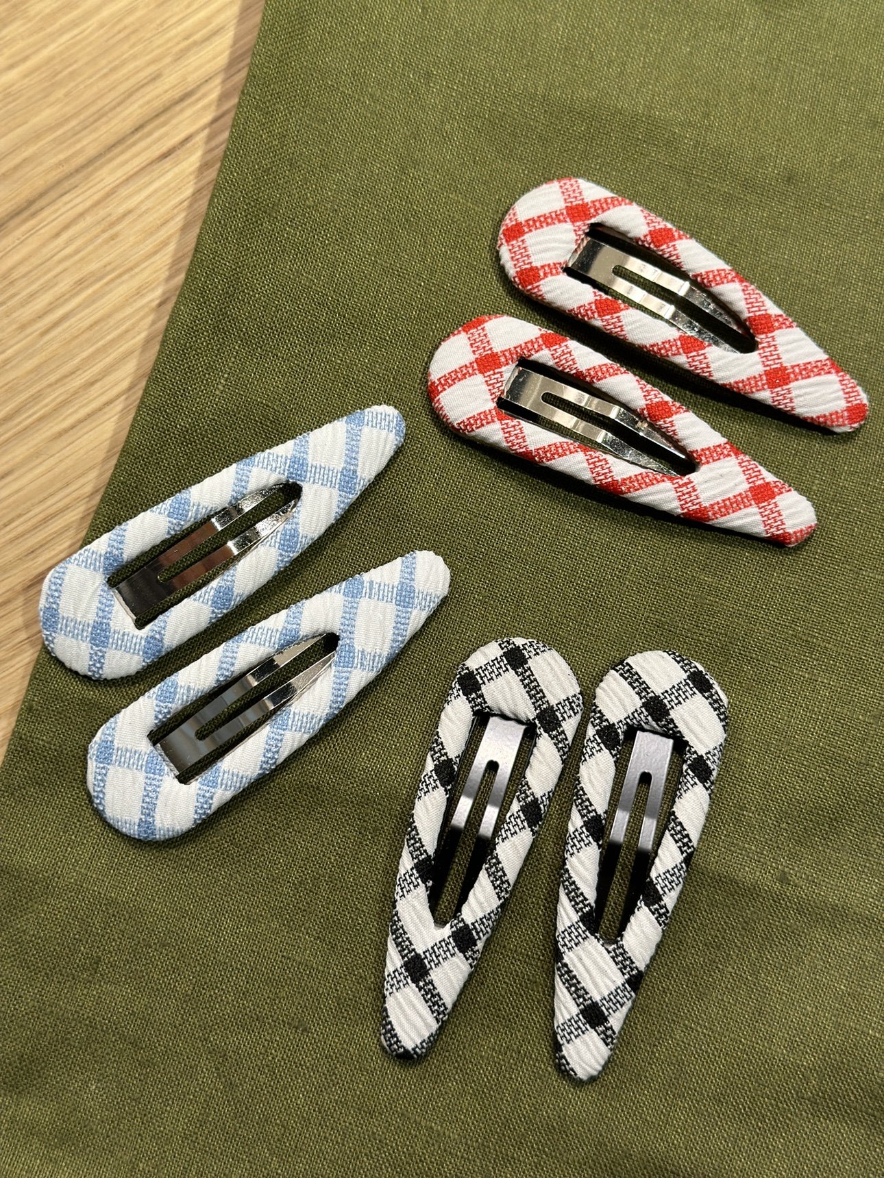 显气色红白蓝格纹镂空水滴刘海夹