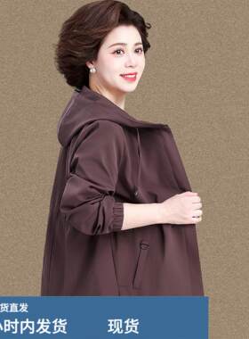 50多岁妈妈春装短款风衣