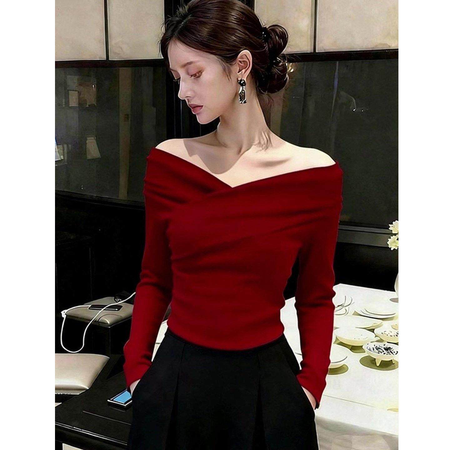 时尚优雅绝美红色一字领露肩长袖针织衫女秋冬款洋气修身打底上衣,模玩/动漫/周边/娃圈三坑/桌游,Cosplay女装/cos女装,淘宝优惠券,粉丝福利购,淘宝优惠卷