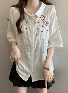 白色POLO领重工刺绣正肩短袖衬衫女夏大码胖mm显瘦设计感减龄上衣