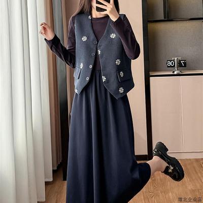 盐系减龄穿搭ootd一整套连衣裙女秋冬无袖刺绣马甲上衣两件套装裙