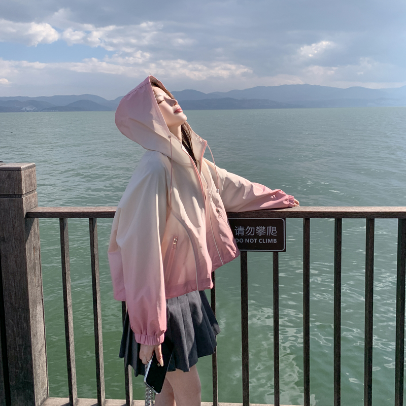 粉色渐变连帽冲锋衣女2025春季新款韩系休闲小个子风衣短款外套潮