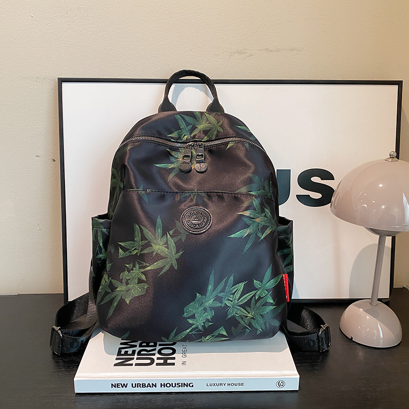 大容量双肩包轻便休闲牛津布包简约百搭中年妈妈包女士背包旅行包