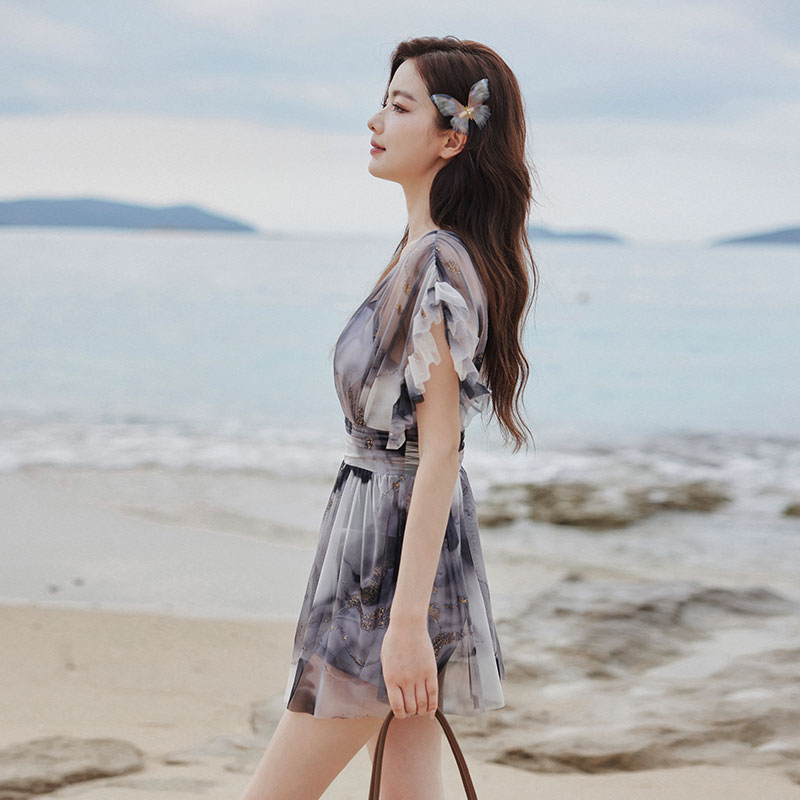 泳衣女士高级感连体裙式遮肉显瘦海边度假钢托成人泡温泉保守泳装