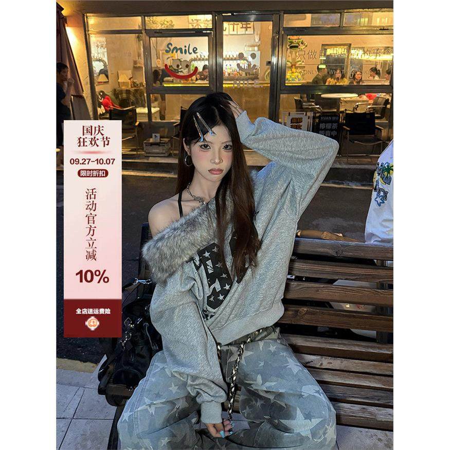 克领菲美式覆古辣妹设计感毛领斜肩卫衣女秋宽松慵懒短款长袖上衣,个性定制/设计服务/DIY,棉服工装,淘宝优惠券,粉丝福利购,淘宝优惠卷