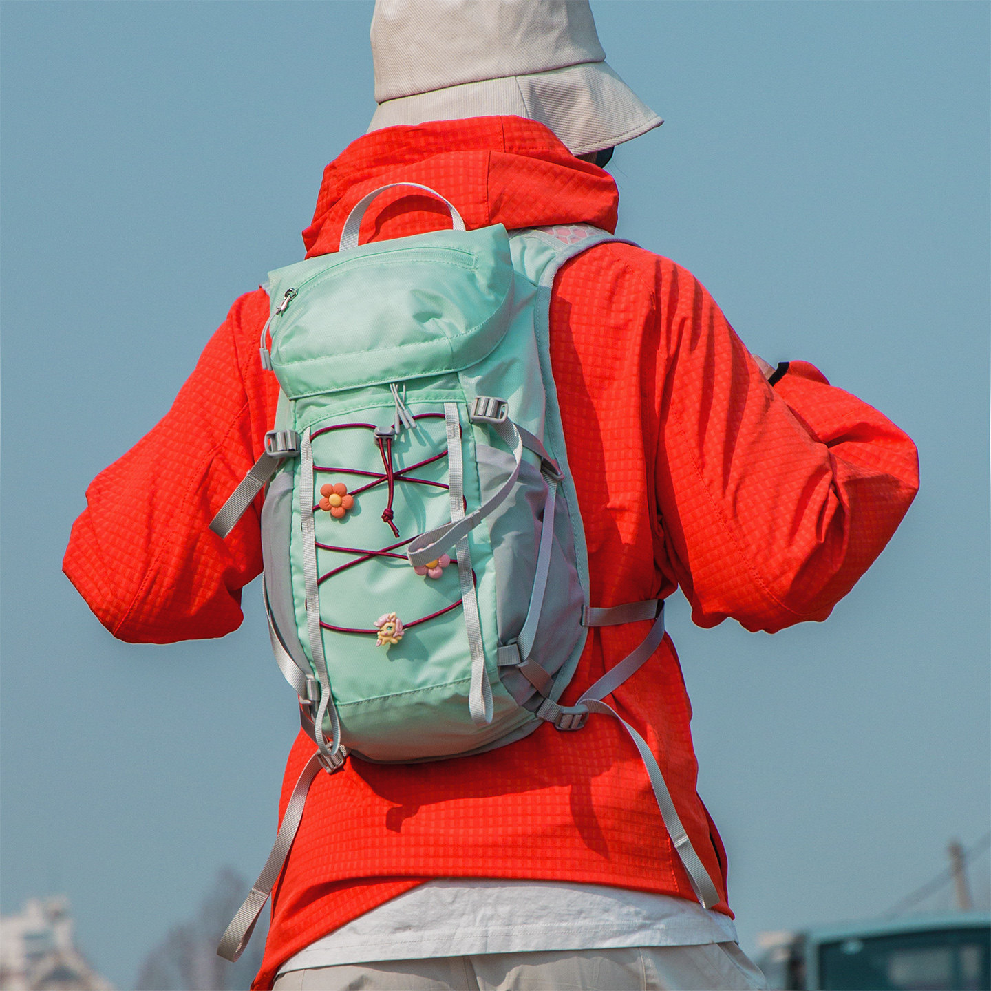 户外背包旅行登山超轻双肩包水袋包骑行背包女轻量化冲顶包新款