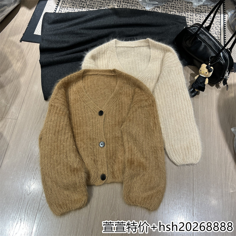 欧洲站2026秋冬新款简约时尚百搭V领宽松显瘦镂空开衫柔软毛衣女