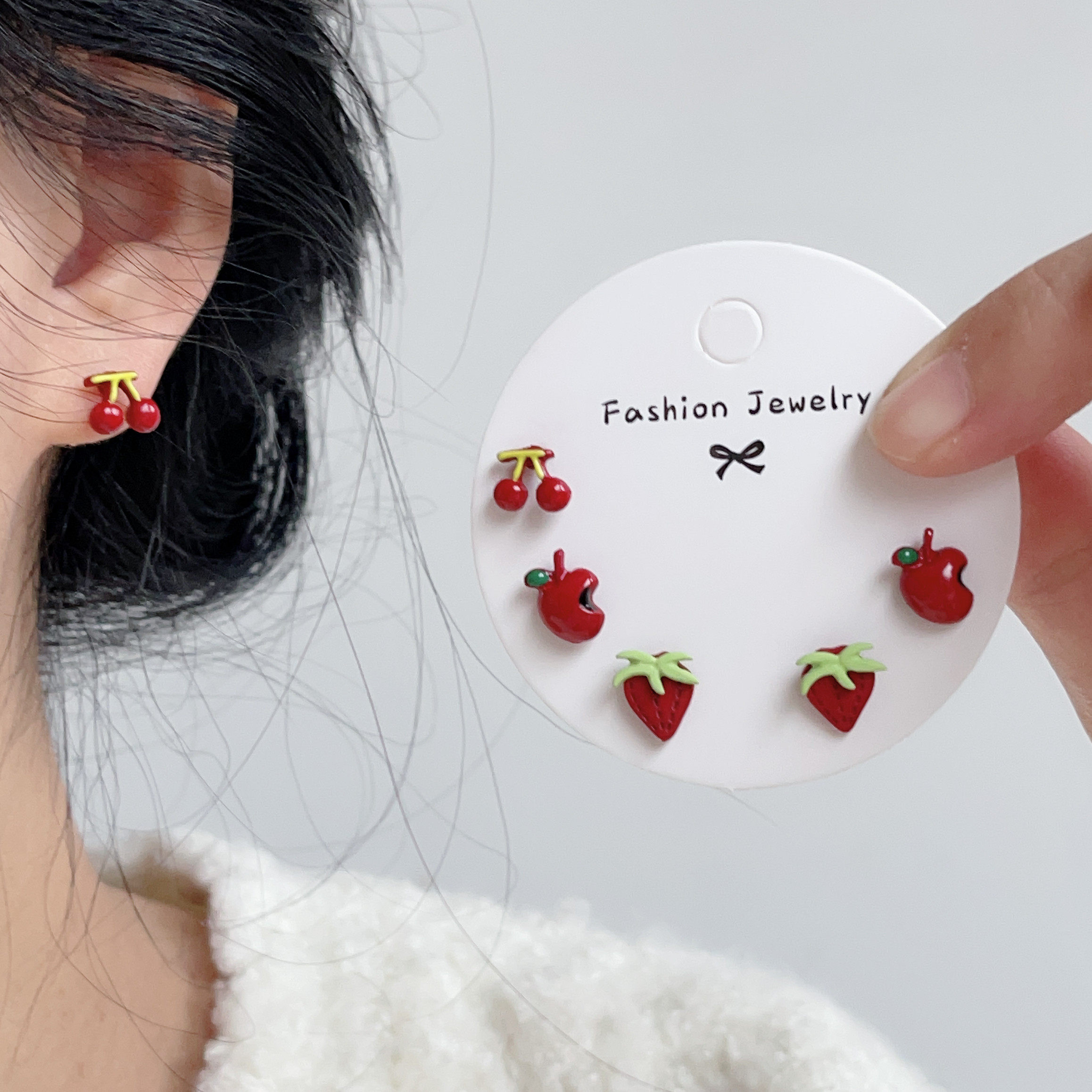 生物瓷针防过敏可爱红色小樱桃草莓耳钉简约甜美少女养耳洞耳饰女