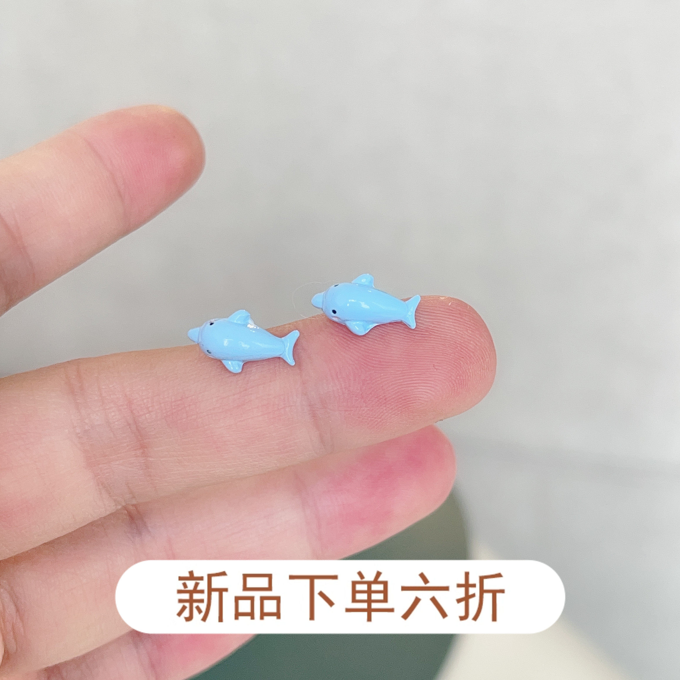 可爱蓝色小海豚耳钉防过敏生物瓷针小众简约耳环女设计感新款耳饰