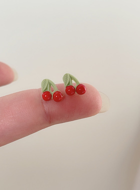 红色小樱桃耳钉可爱女小众简约小巧甜美耳环2025年新款潮耳饰日常